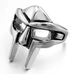 Anillo-Vintage-g-tico-Mf-Doom-Mask-anillo-de-articulaci-n-ajustable-para-hombres-Gladiador-Punk-2.webp