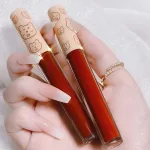 Brillo-de-labios-mate-de-terciopelo-l-piz-labial-de-Chocolate-tinte-de-labios-rojo-esmalte-3.webp