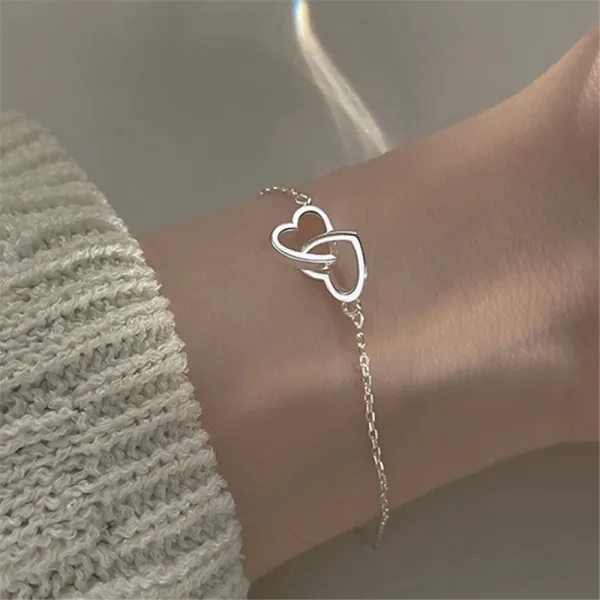 Brazalete De Corazones Pequeños: Elegancia Y Estilo Para Mujer