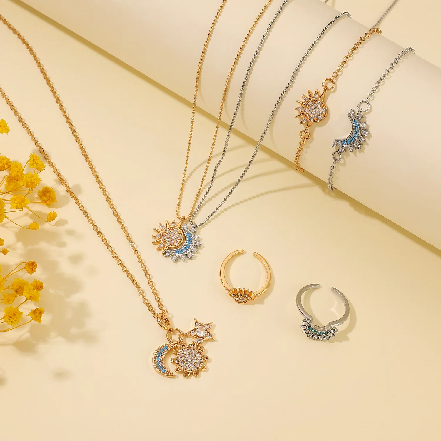 Anillo Ajustable Con Diseño Brillante De Luna, Sol Y Estrella