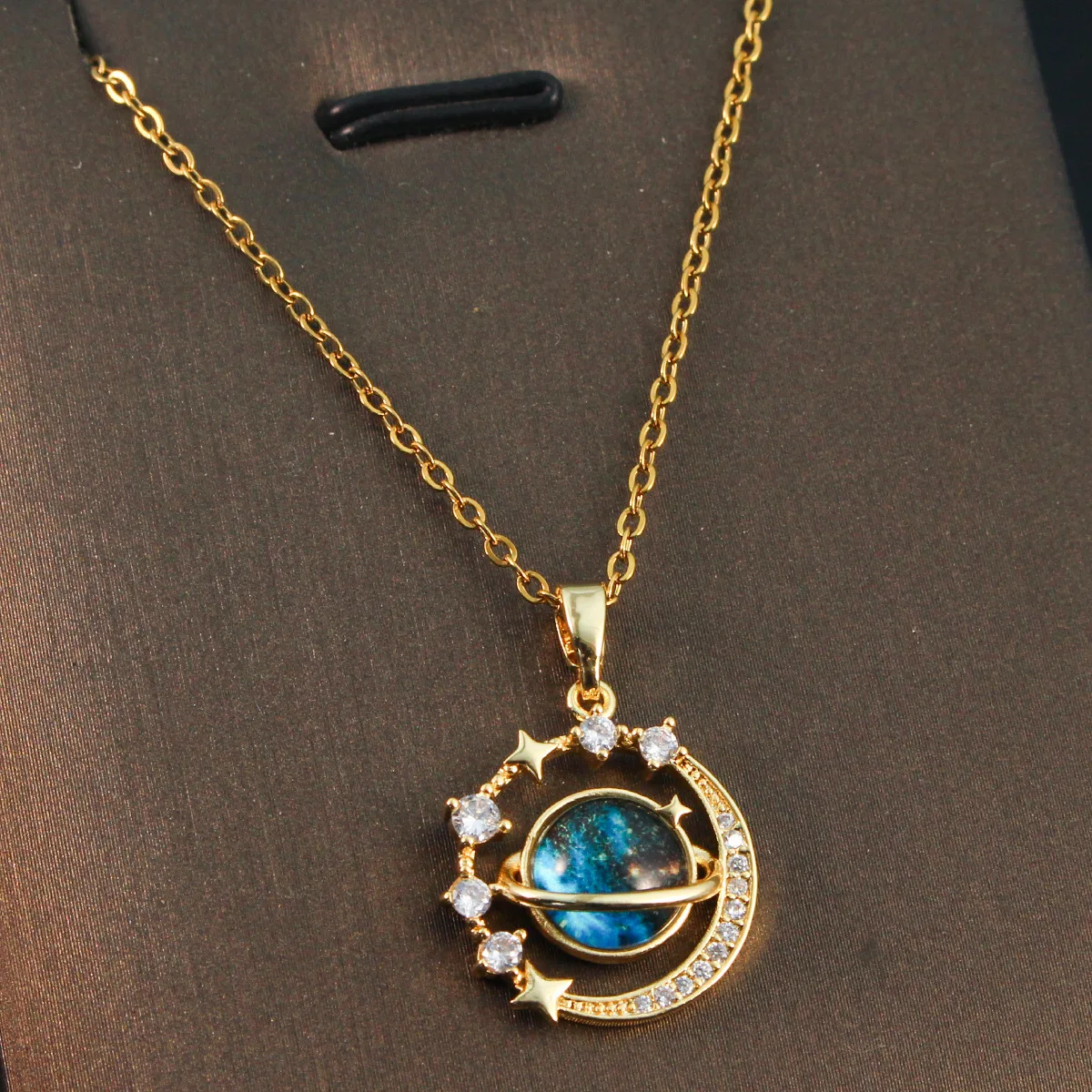 Collar Colgante De Tierra Espacial De Saturno Con Circón: ¡Un Accesorio Celestial!