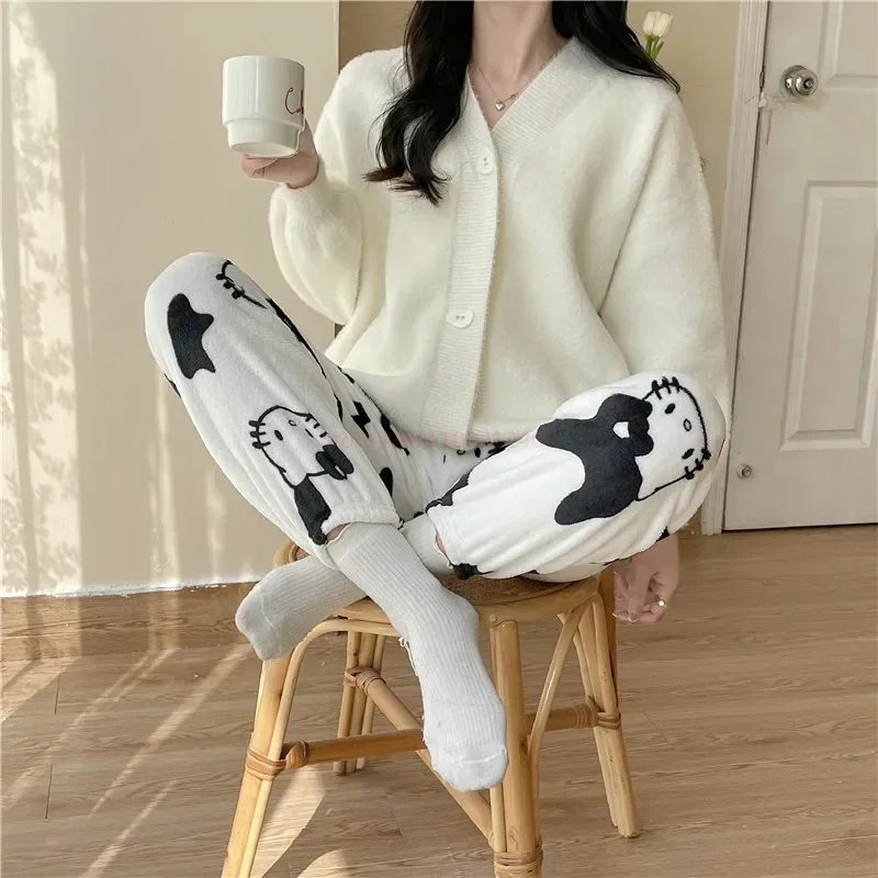 Pijama De Hello Kitty Para Mujer: Cómodo Y Adorable