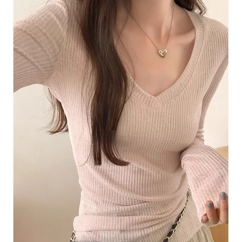 Prendas De Punto Con Cuello En V: Estilo Y Comodidad Para Mujeres