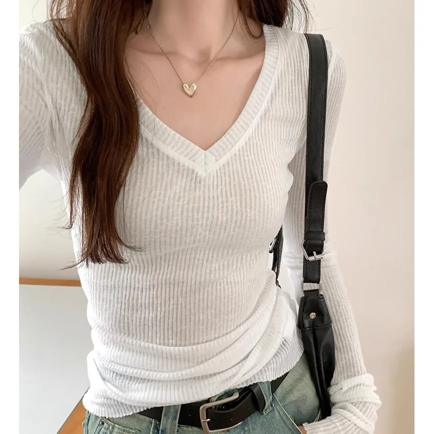 Prendas De Punto Con Cuello En V: Estilo Y Comodidad Para Mujeres